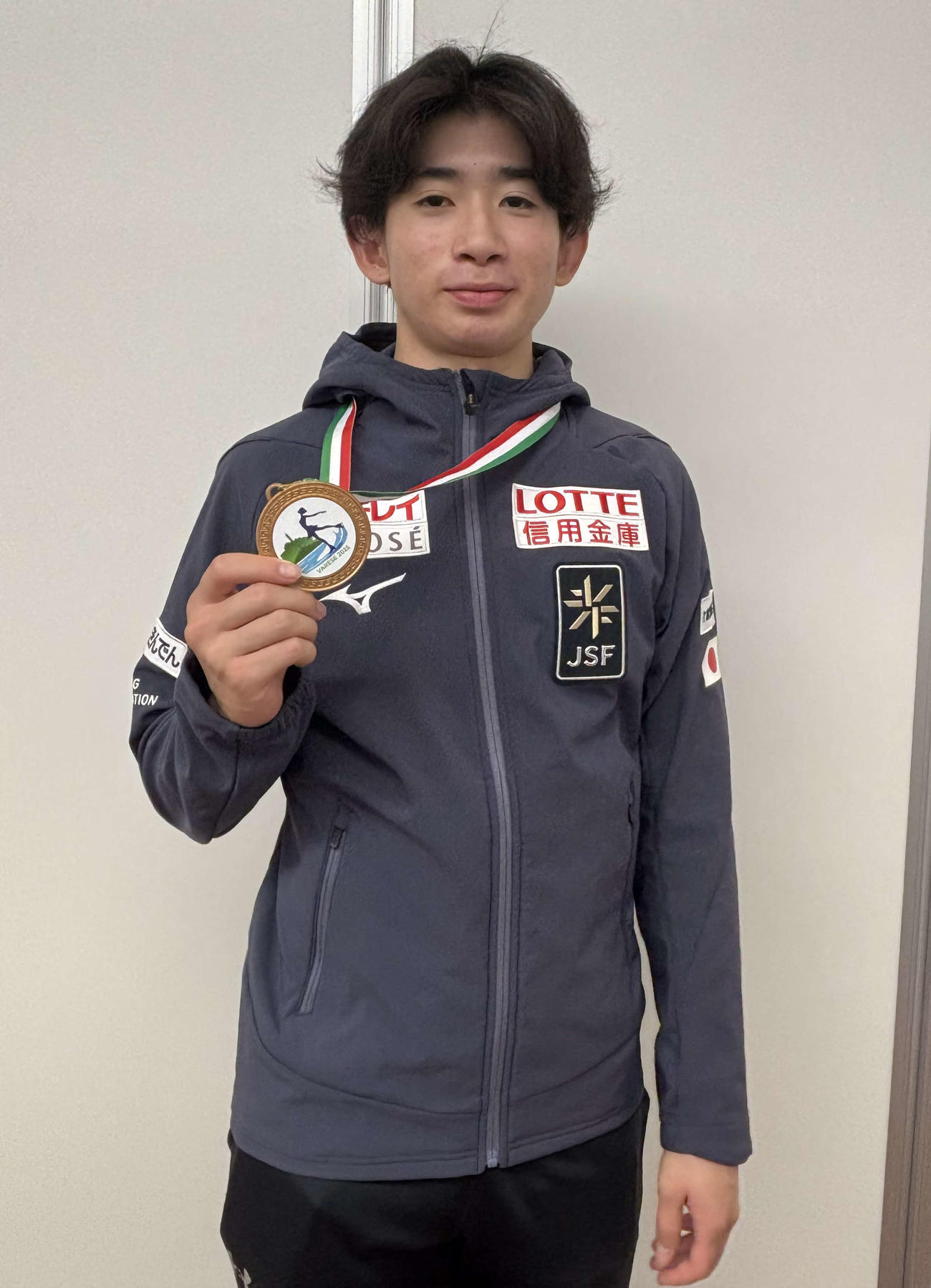 ジュニアグランプリシリーズ第3戦イタリア大会を終え、帰国した男子3位の植村駿（撮影・松本航）