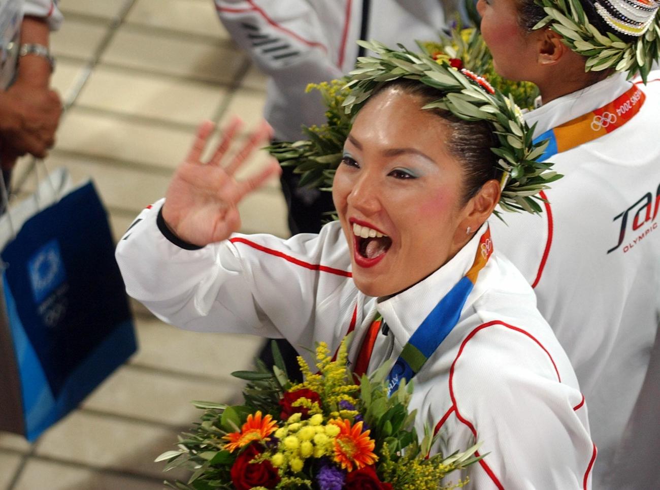 アテネ五輪シンクロチームフリールーティン、銀メダルを獲得し笑顔の武田美保（2004年8月撮影）