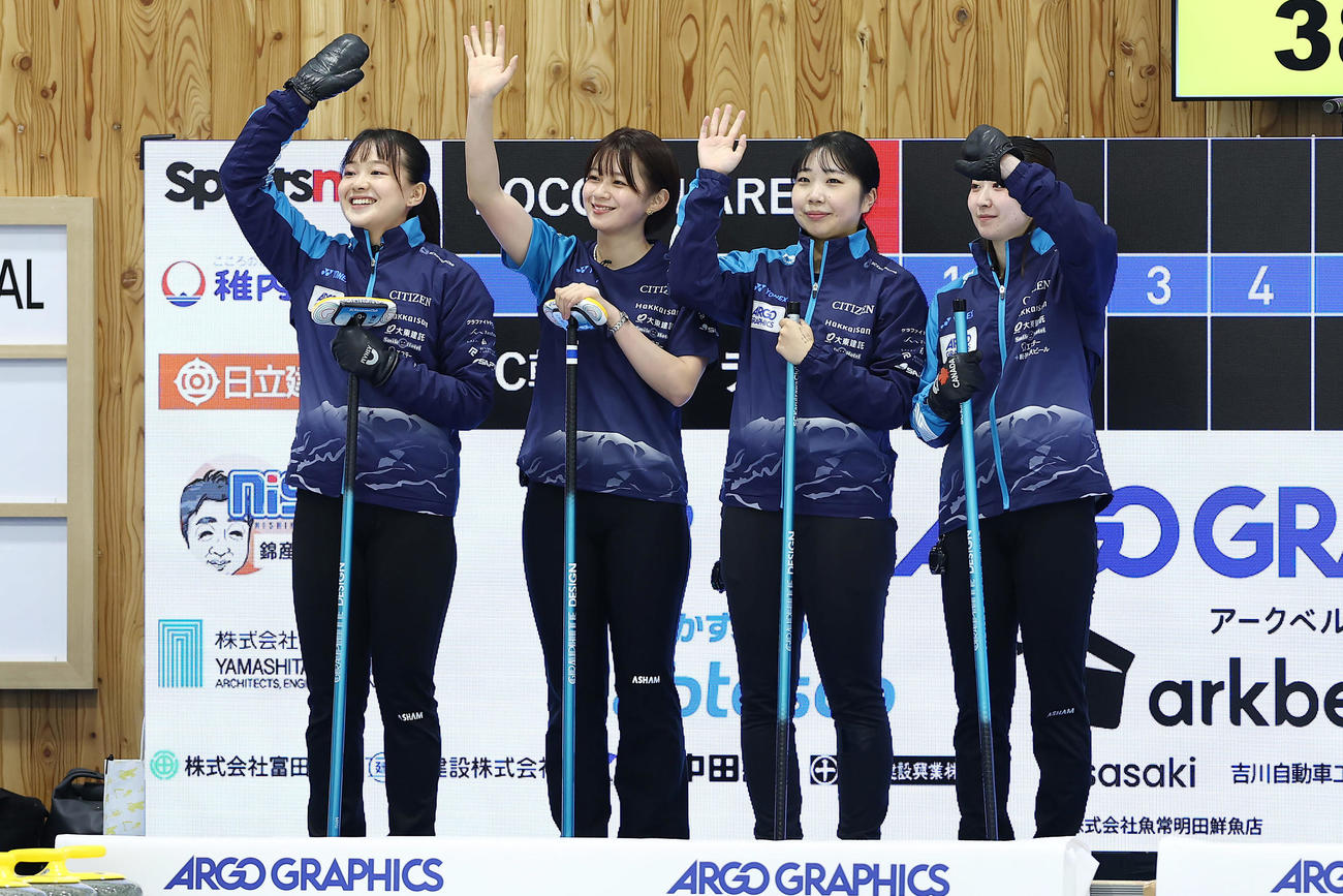 ロコ・ソラーレとの初戦に臨むSC軽井沢クの選手たち（撮影・前田充）