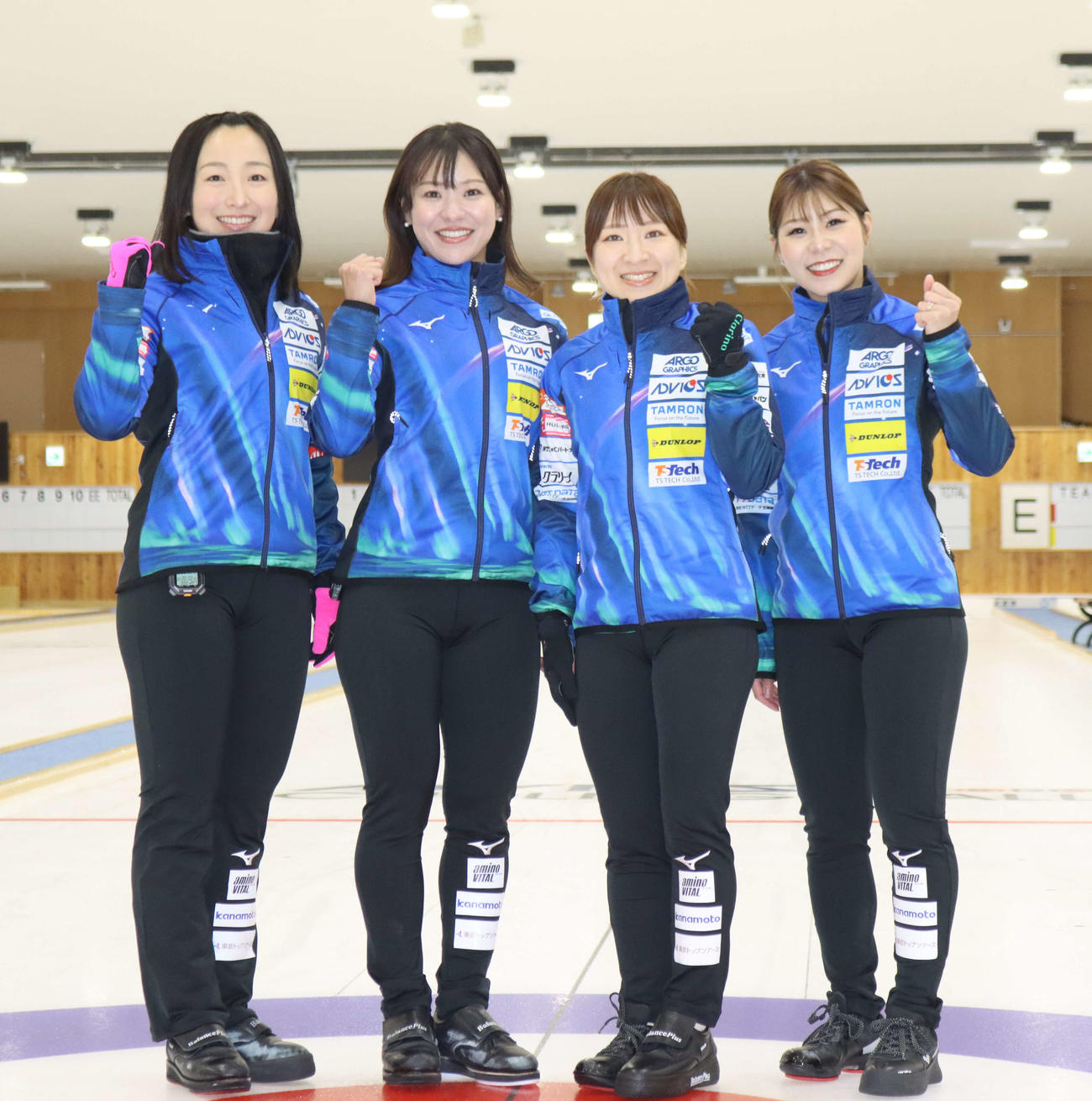 左から藤沢五月、吉田知那美、鈴木夕湖、吉田夕梨花