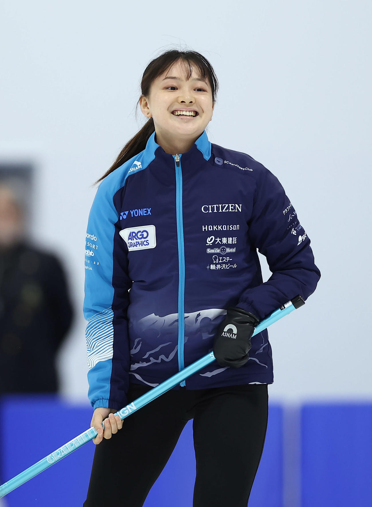 SC軽井沢クラブ対フォルティウス　第10エンド、ラストショットで勝利を決め笑顔を見せるSC軽井沢ク上野美（撮影・前田充）