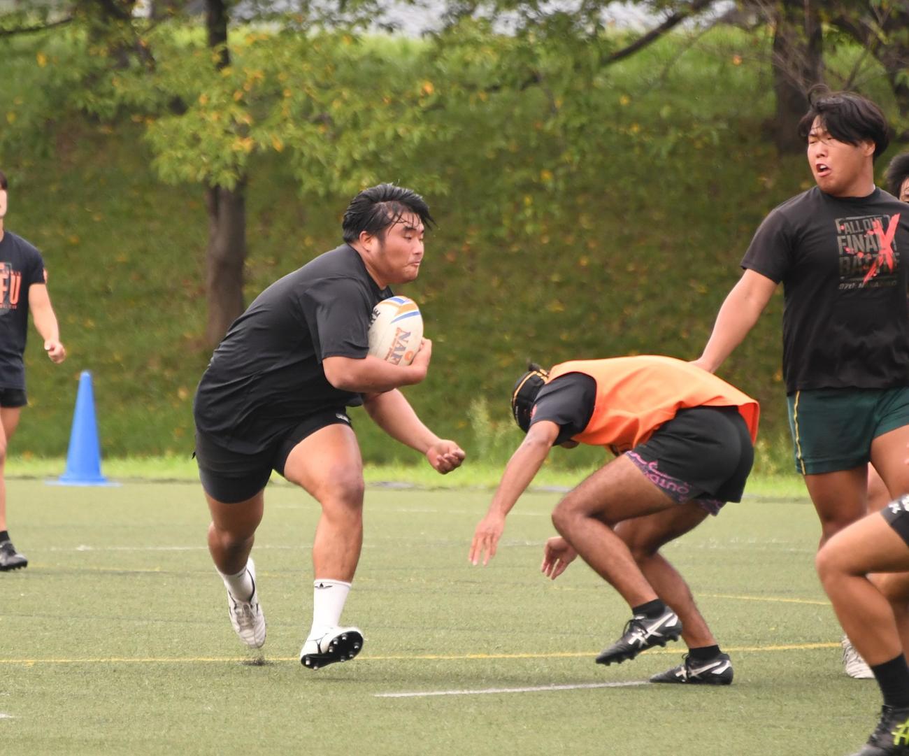 アタックを仕掛ける渡辺主将