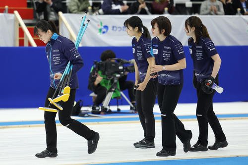 SC軽井沢クラブ対フォルティウス　フォルティウス敗れ、引き揚げるSC軽井沢クラブの選手たち（撮影・前田充）