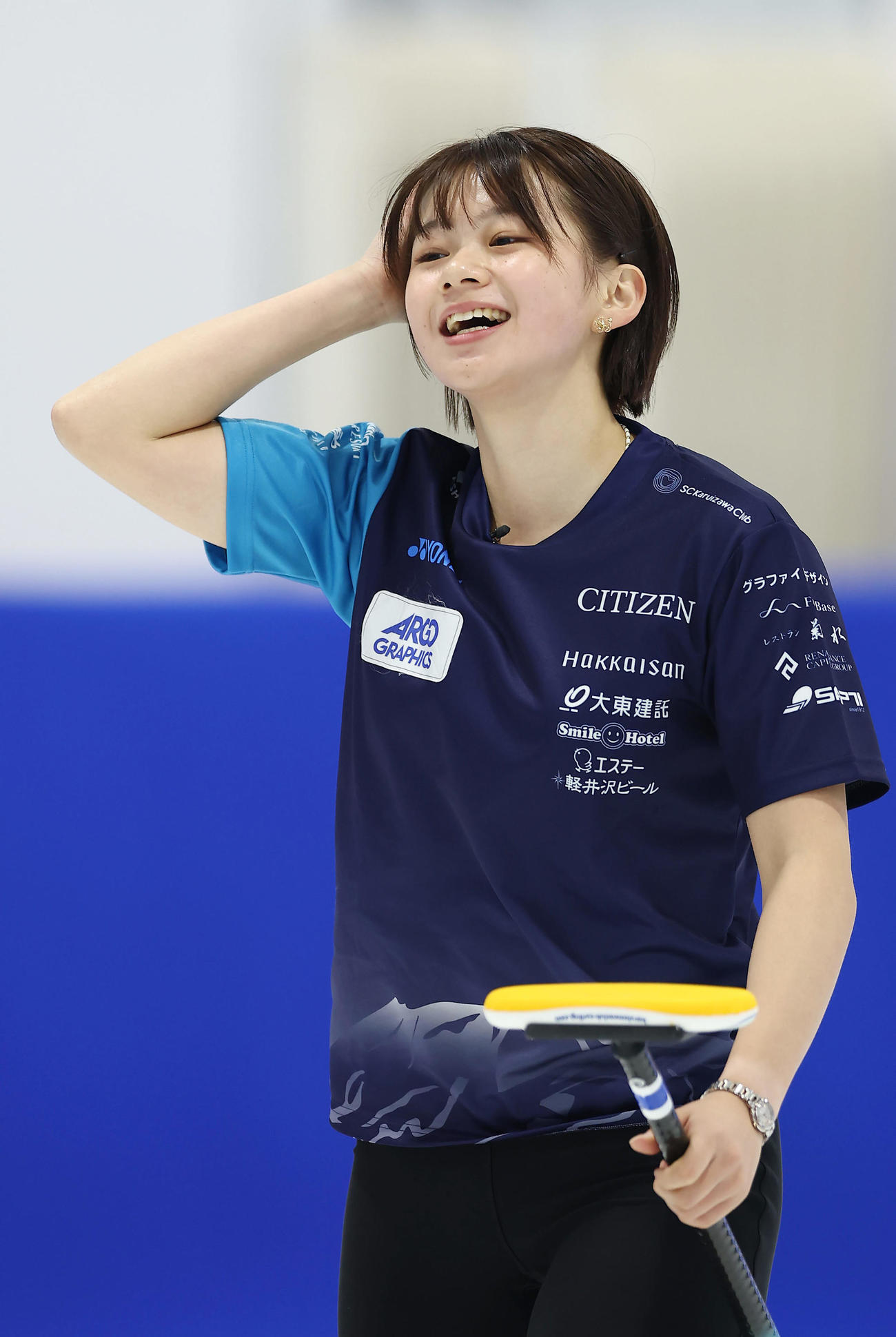 SC軽井沢クラブ対フォルティウス　第9エンド、ショットをミスし、悔しがるSC軽井沢ク上野結（撮影・前田充）