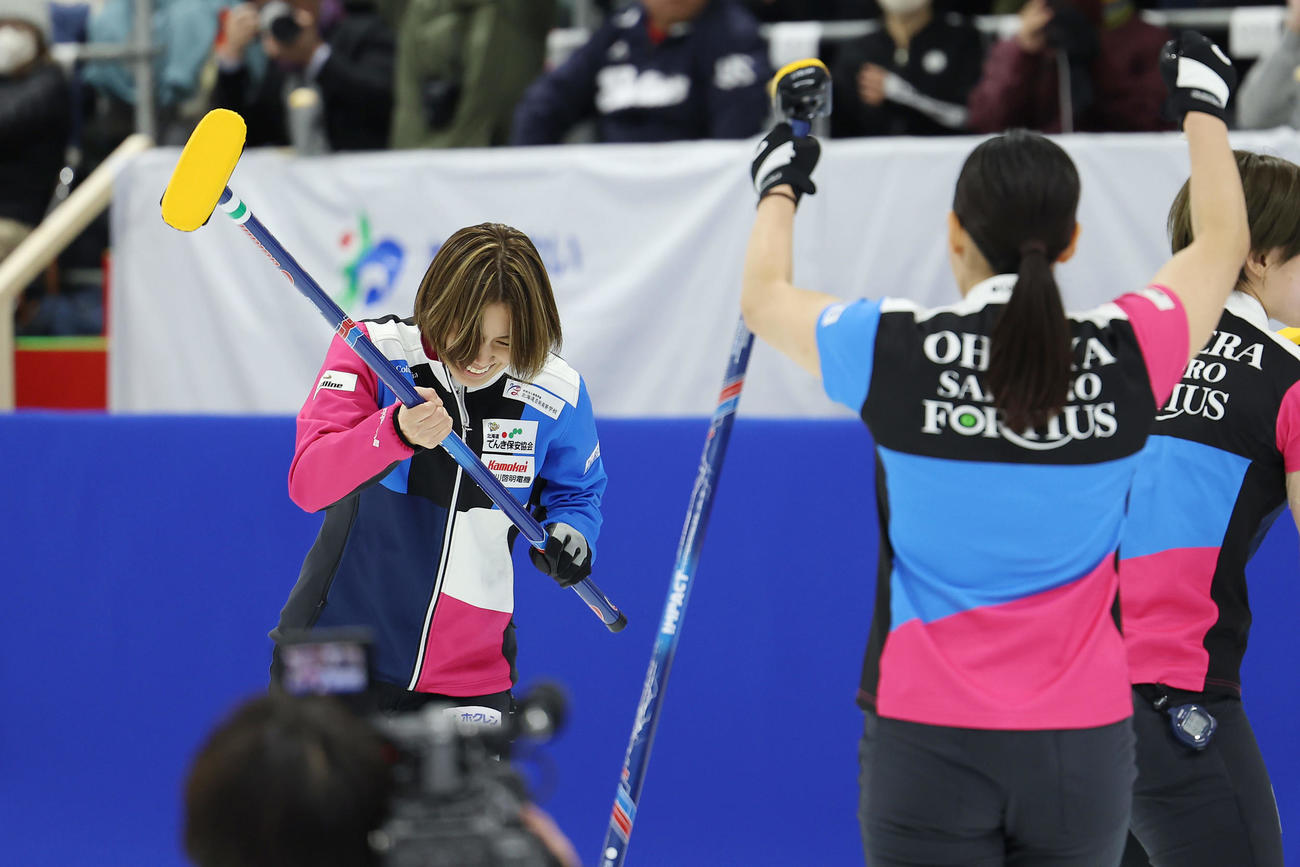 SC軽井沢クラブ対フォルティウス　SC軽井沢クラブを破って日本代表に決まり、歓喜する吉村（左）らフォルティウスの選手たち（撮影・前田充）