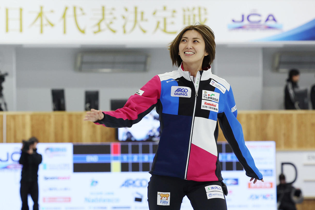 SC軽井沢クラブ対フォルティウス　SC軽井沢クラブに勝利し、笑顔を見せながら引き揚げるフォルティウス吉村（撮影・前田充）