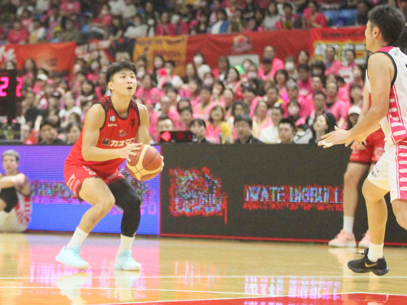 B1秋田対B2岩手　シュートを狙うB2岩手・山際（撮影・高橋香奈）