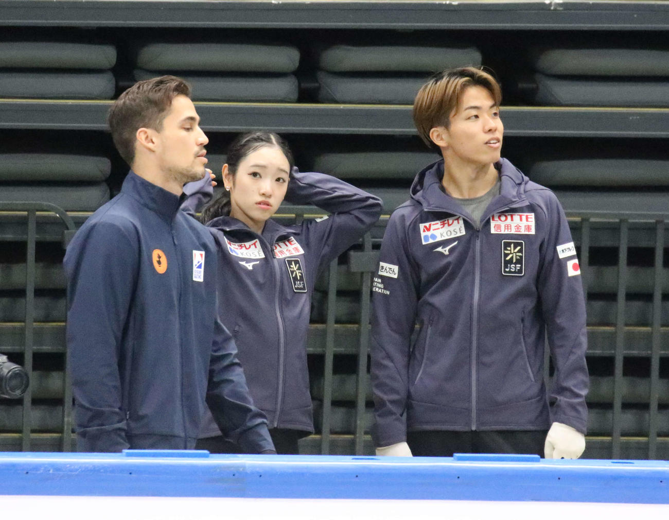 ミラノ・コルティナ冬季五輪最終予選の公式練習に臨む長岡柚奈（中央）と森口澄士（右）（撮影・松本航）