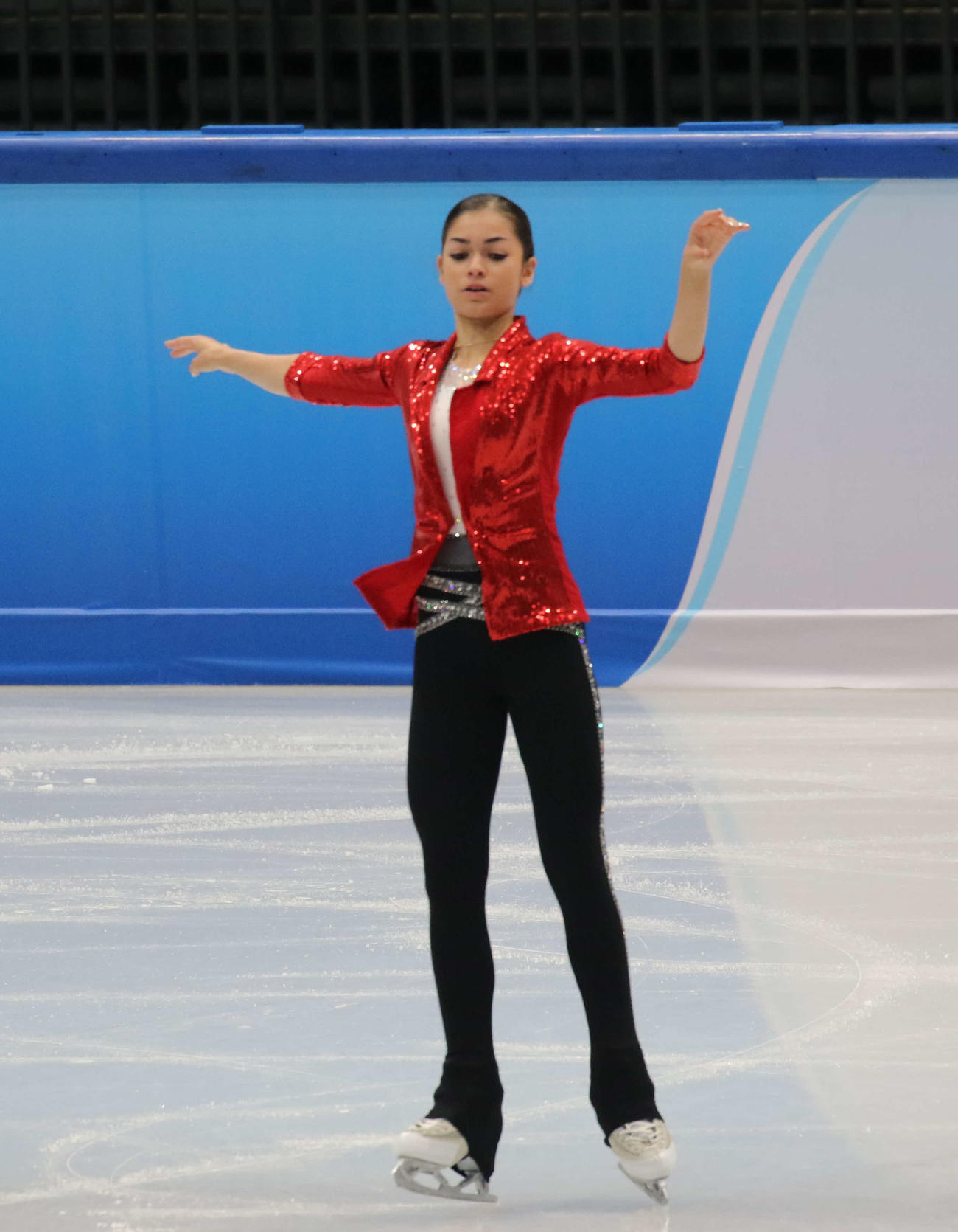 ミラノ・コルティナ冬季五輪最終予選ショートプログラム前の公式練習に臨んだアデリア・ペトロシャン（撮影・松本航）