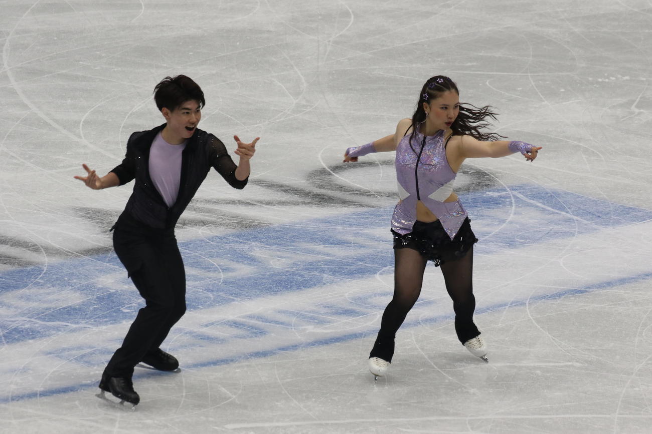 ミラノ・コルティナ冬季五輪最終予選アイスダンスRD　演技する吉田唄菜（右）と森田真沙也（撮影・松本航）