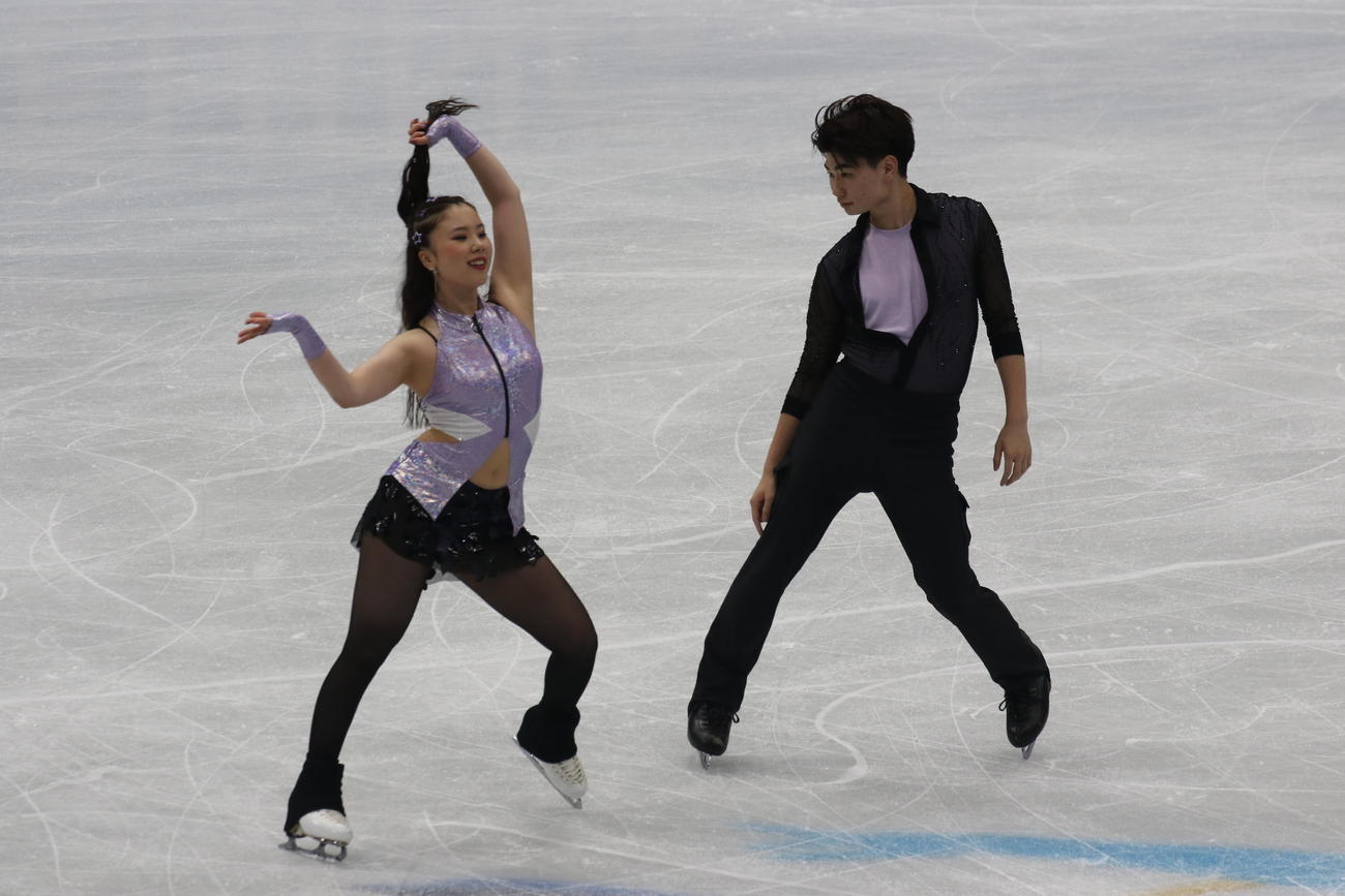 ミラノ・コルティナ冬季五輪最終予選アイスダンスRD　演技する吉田唄菜（左）と森田真沙也（撮影・松本航）
