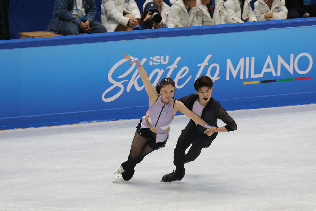 ミラノ・コルティナ冬季五輪最終予選アイスダンスRD　演技する吉田唄菜（左）と森田真沙也（撮影・松本航）
