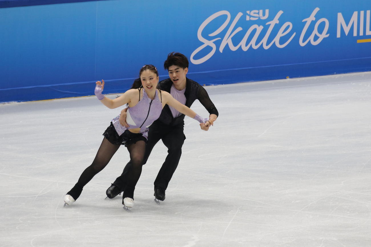 ミラノ・コルティナ冬季五輪最終予選アイスダンスRD　演技する吉田唄菜（左）と森田真沙也（撮影・松本航）