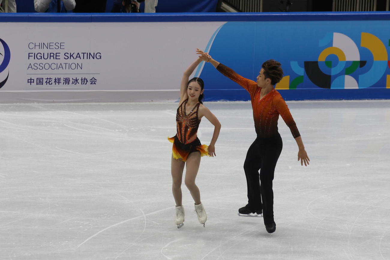 ミラノ・コルティナ冬季五輪最終予選ペアSP　演技する長岡柚奈（左）と森口澄士（撮影・松本航）
