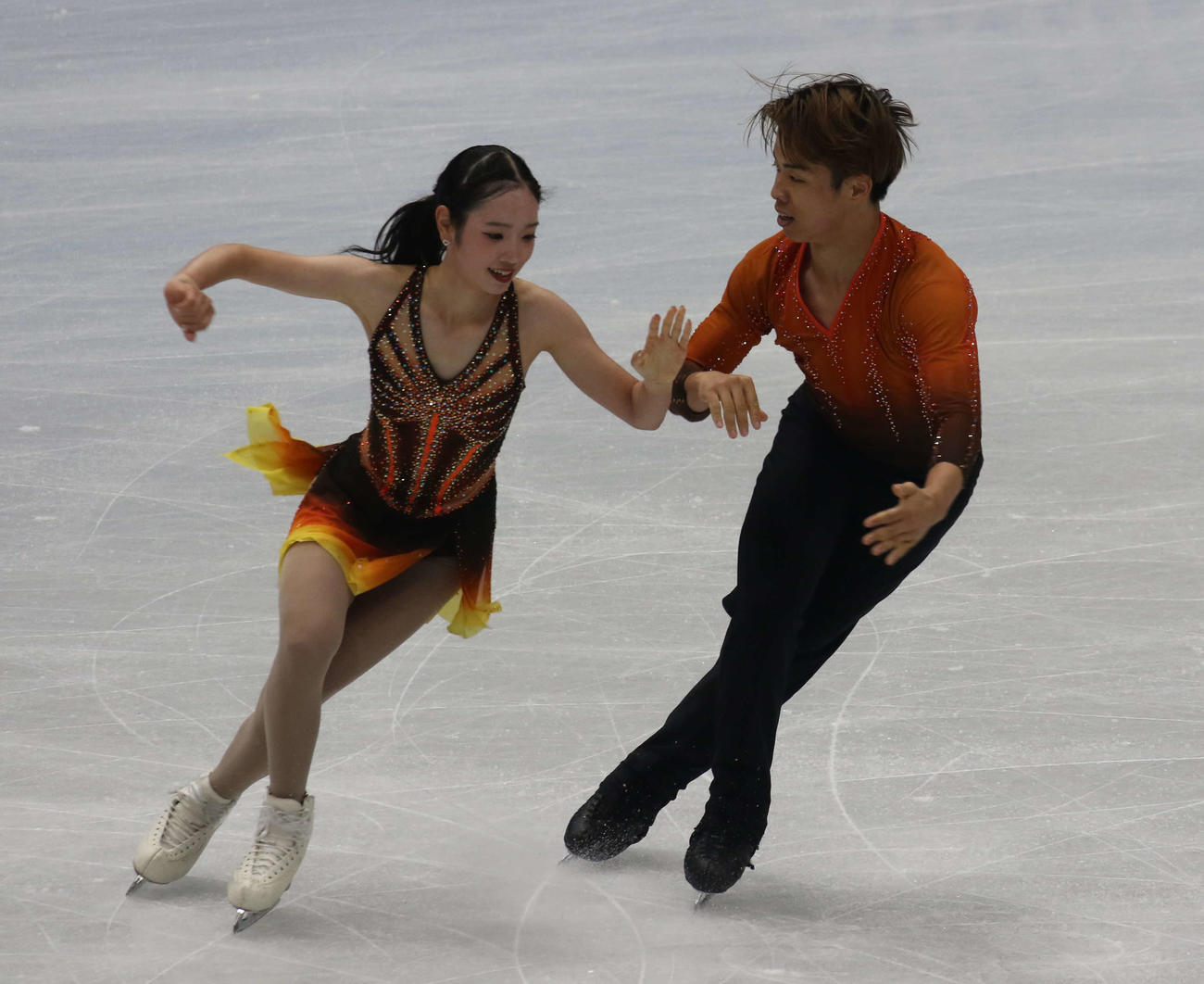 ミラノ・コルティナ冬季五輪最終予選ペアSP　演技する長岡柚奈（左）と森口澄士（撮影・松本航）
