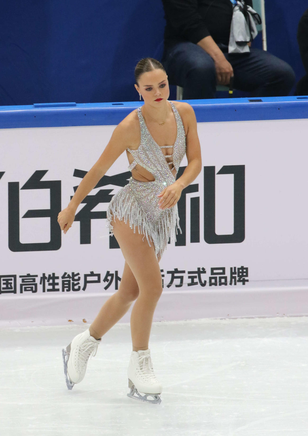 ミラノ・コルティナ冬季五輪最終予選女子SP　演技に向かうルナ・ヘンドリックス（撮影・松本航）