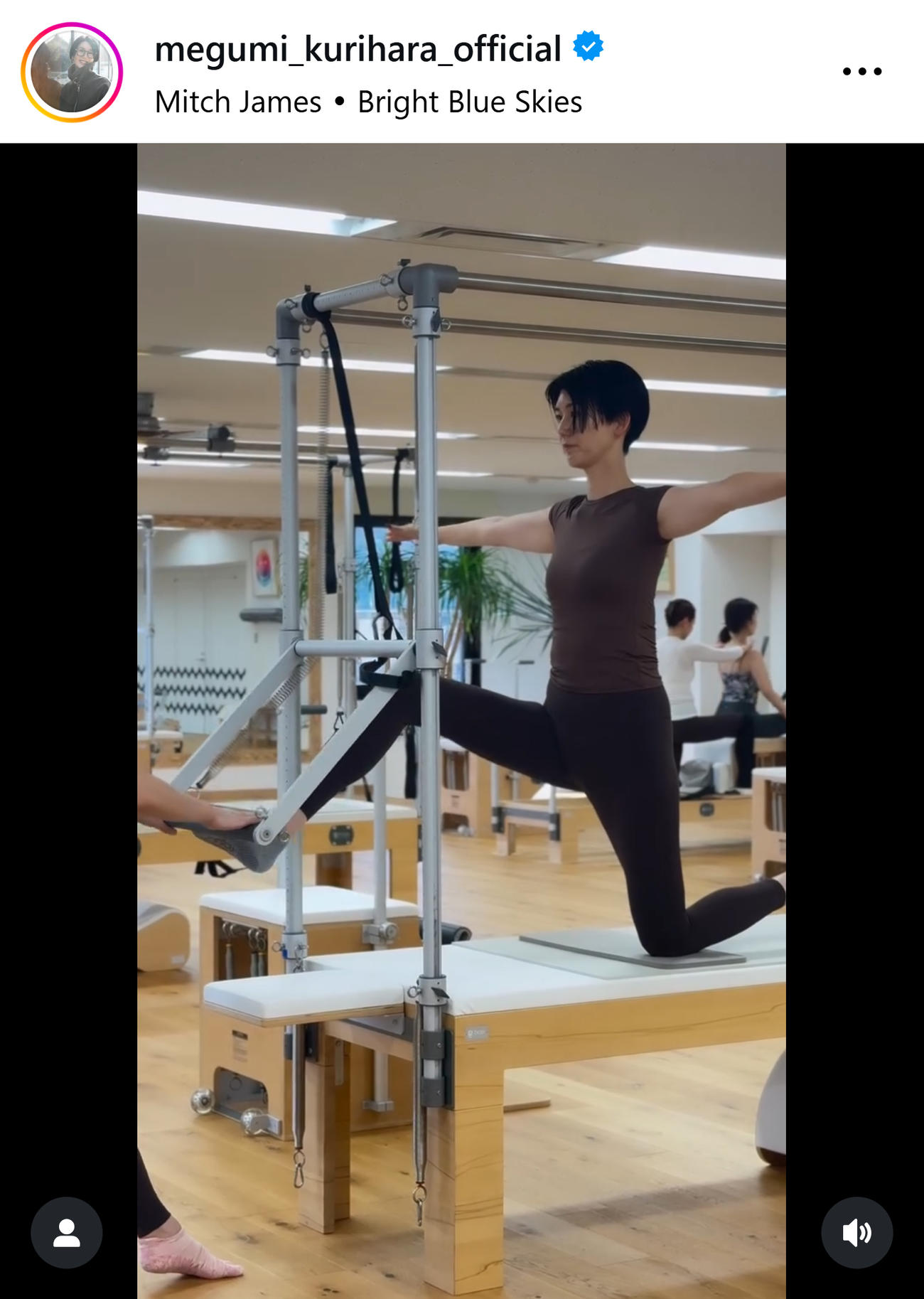 ボディーラインくっきり、ピラティスを行う栗原恵さん（栗原恵さんのインスタグラムから）