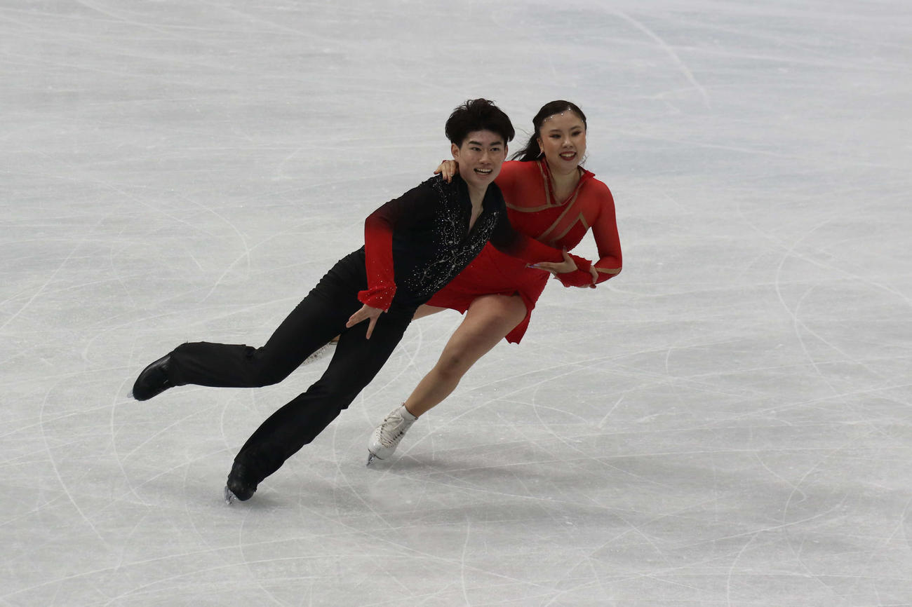 ミラノ・コルティナ冬季五輪最終予選アイスダンスFD　演技する吉田唄菜（右）と森田真沙也（撮影・松本航）