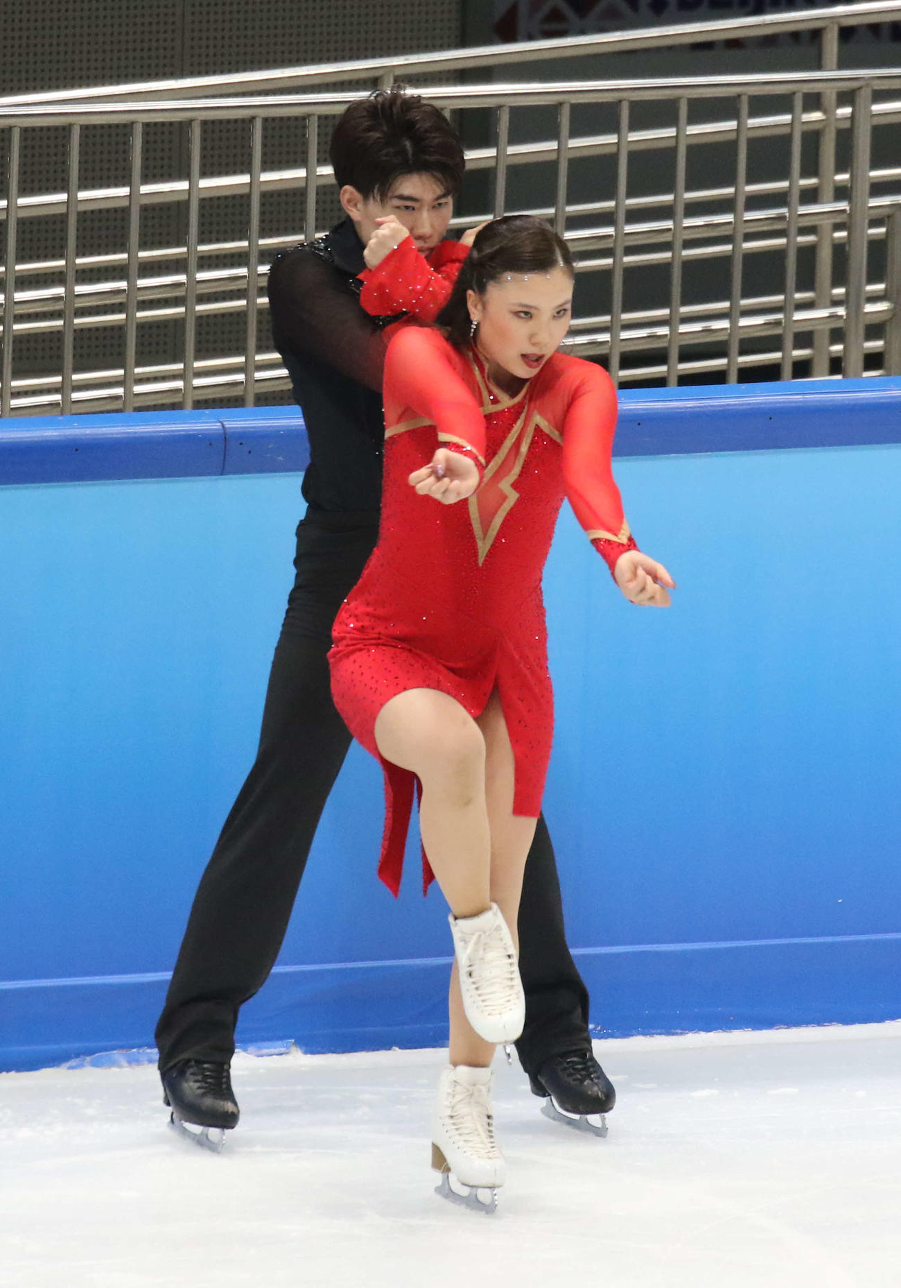 ミラノ・コルティナ冬季五輪最終予選アイスダンスFD　演技する吉田唄菜（前）と森田真沙也（撮影・松本航）