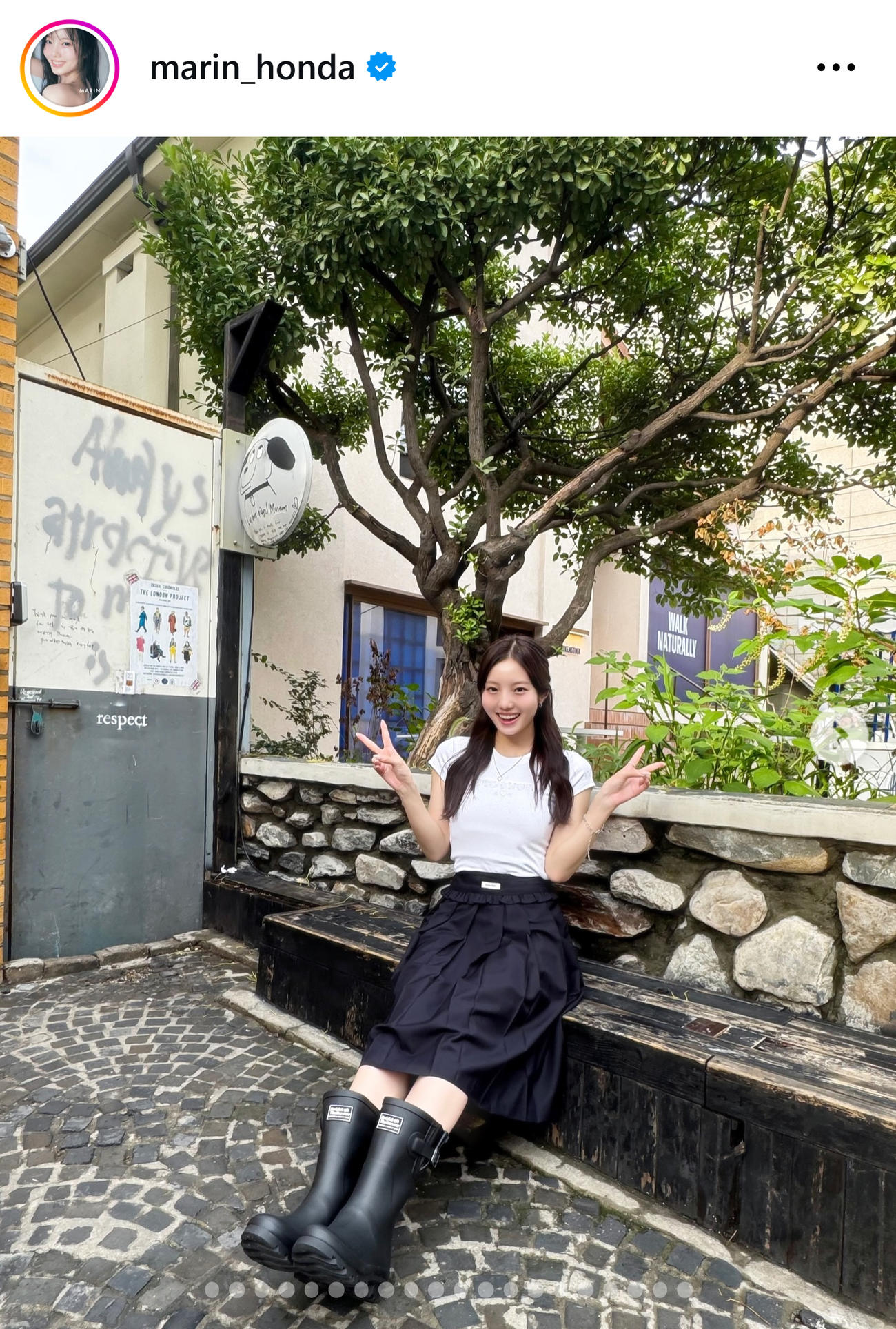 白Tに黒スカートの本田真凜さん（本田真凜さんのインスタグラムから）