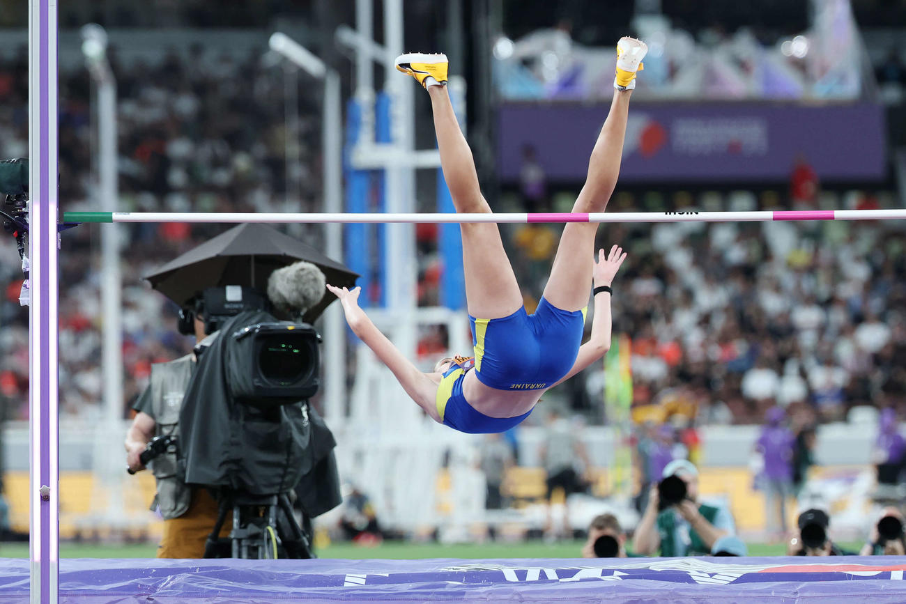 女子走り高跳び決勝　1メートル93をクリアするウクライナのマフチフ（撮影・宮地輝）