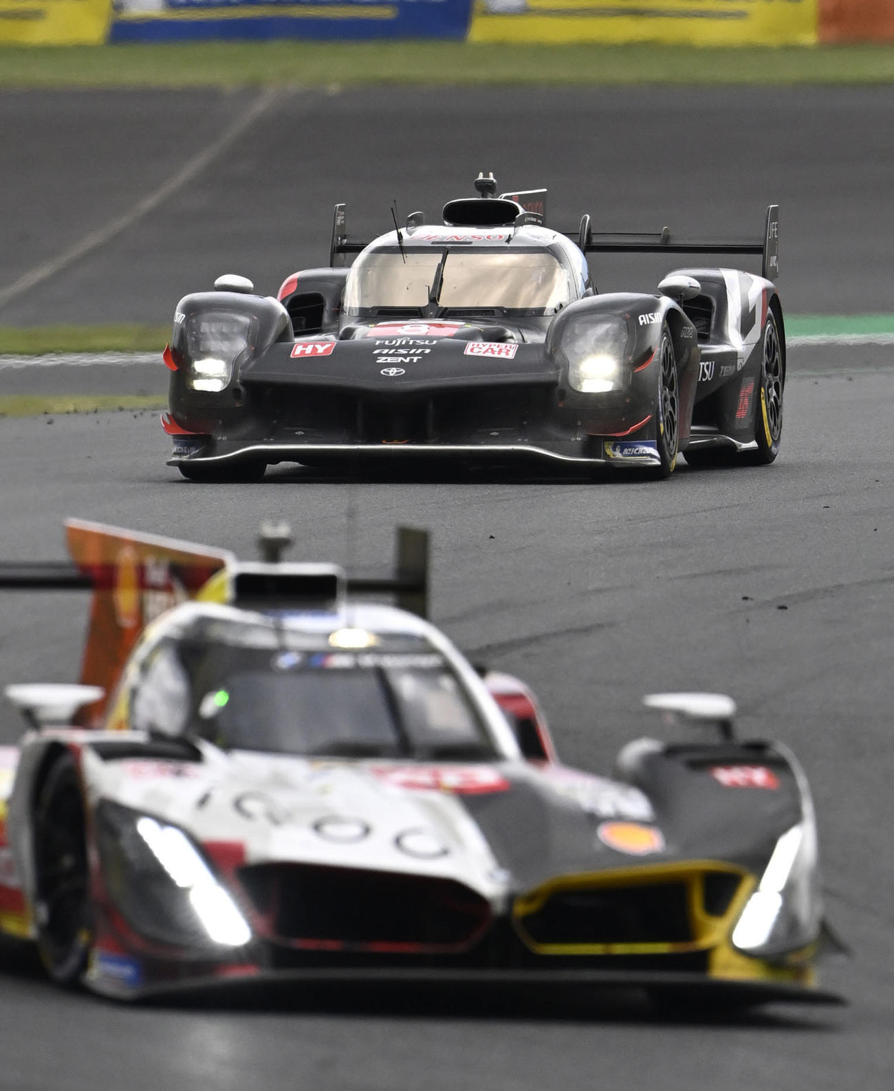 第7戦決勝で16位のトヨタ8号車（奥）（共同）