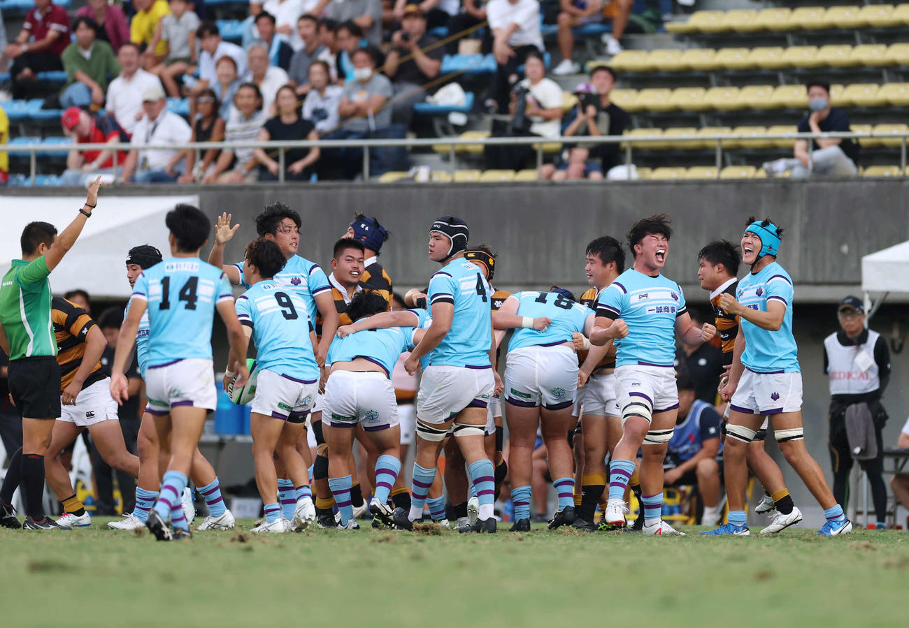 筑波大対慶大　後半、喜びの声を上げる筑波大フィフティーン（撮影・増田悦実）