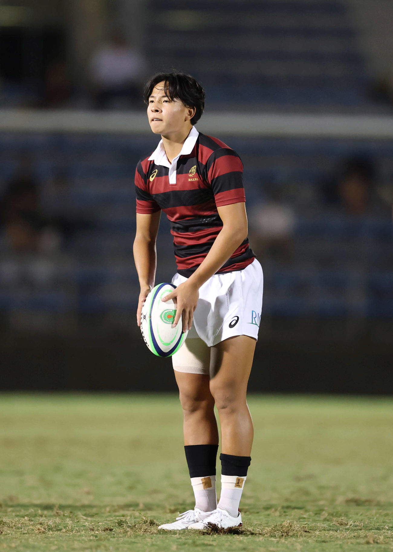 早大対立大　前半、パントキックを狙う早大・服部（撮影・増田悦実）