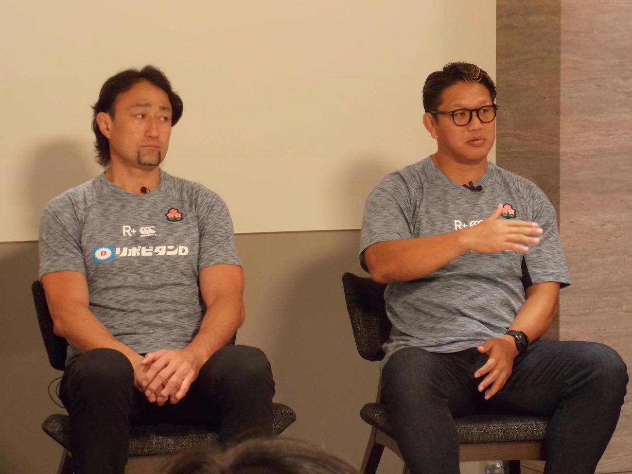 大正製薬のレジェンド対談企画で思いを語る大野均氏（左）と菊谷崇氏（撮影・松本航）