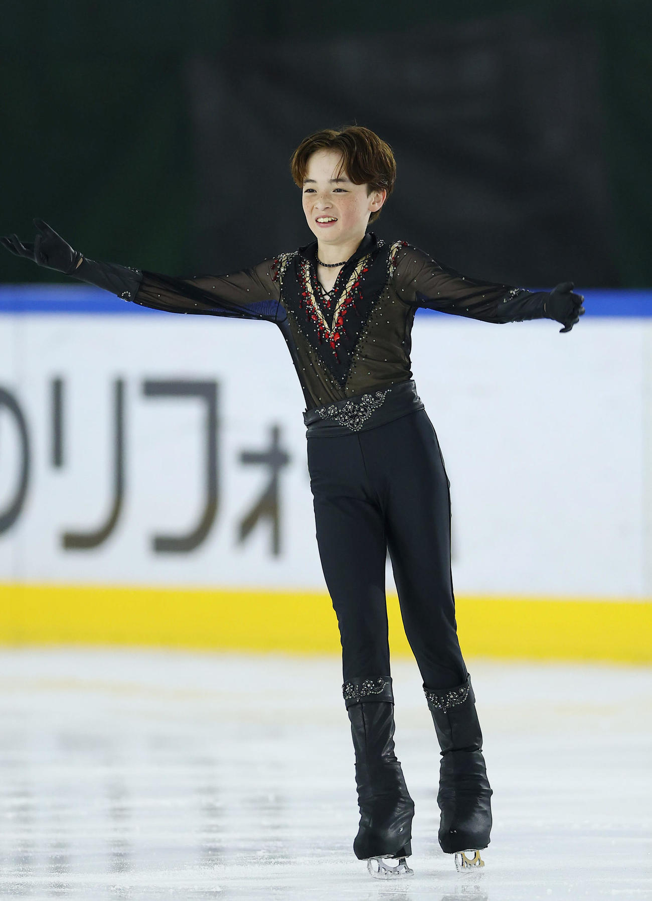 ノービスA男子フリーでの演技を終え、笑顔を見せるデイリー・スカイラー海聖（撮影・前田充）