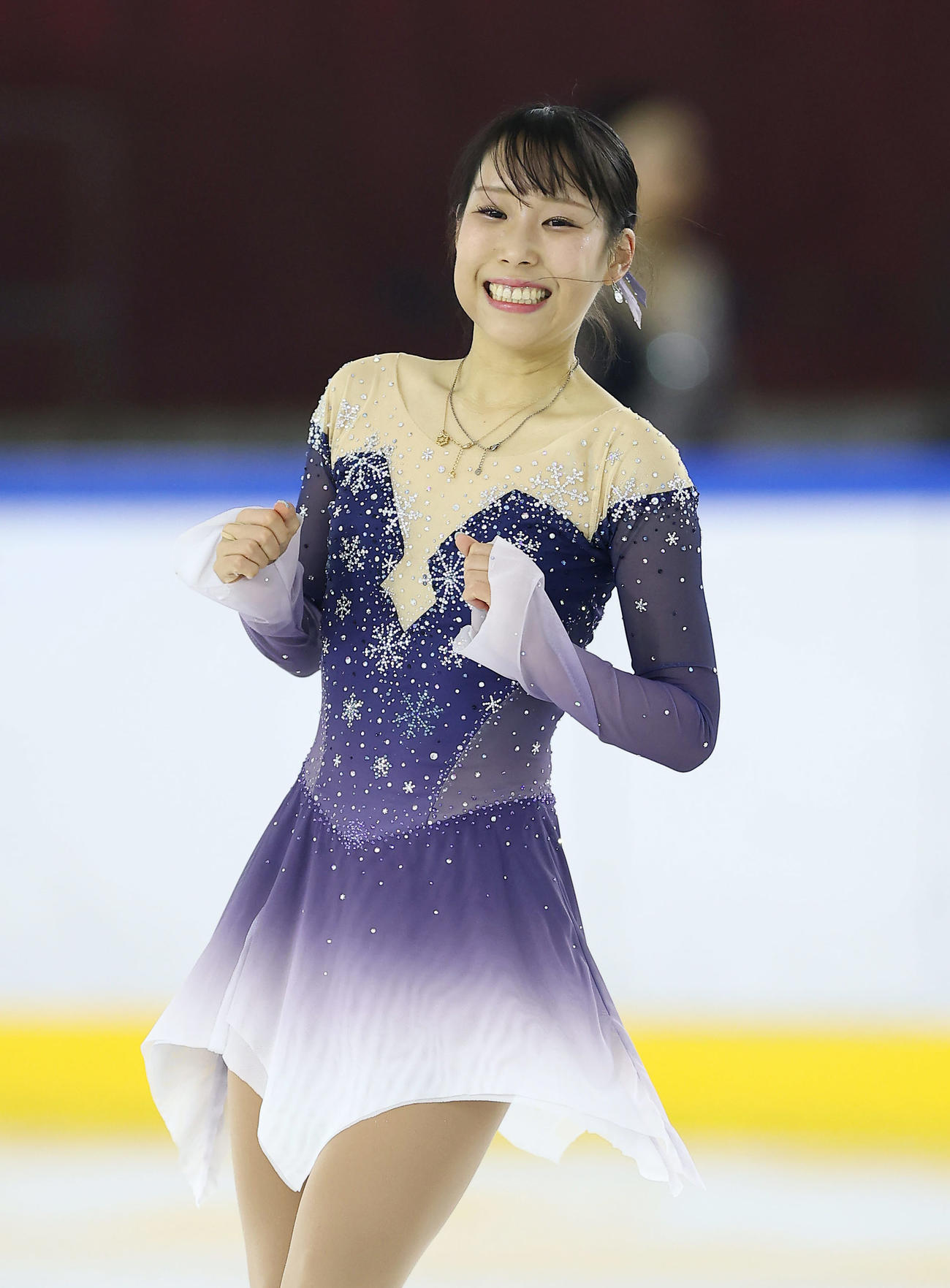 女子SPの演技を終え、笑顔を見せる三原（撮影・前田充）