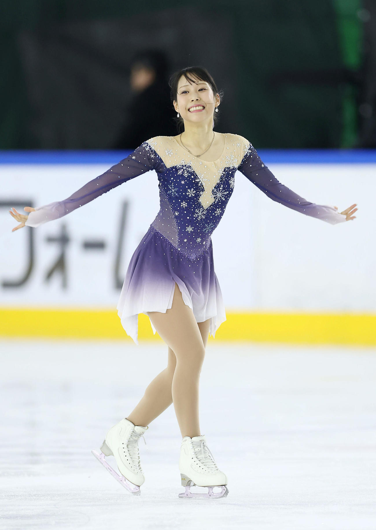 女子SPの演技を終え、笑顔を見せる三原（撮影・前田充）