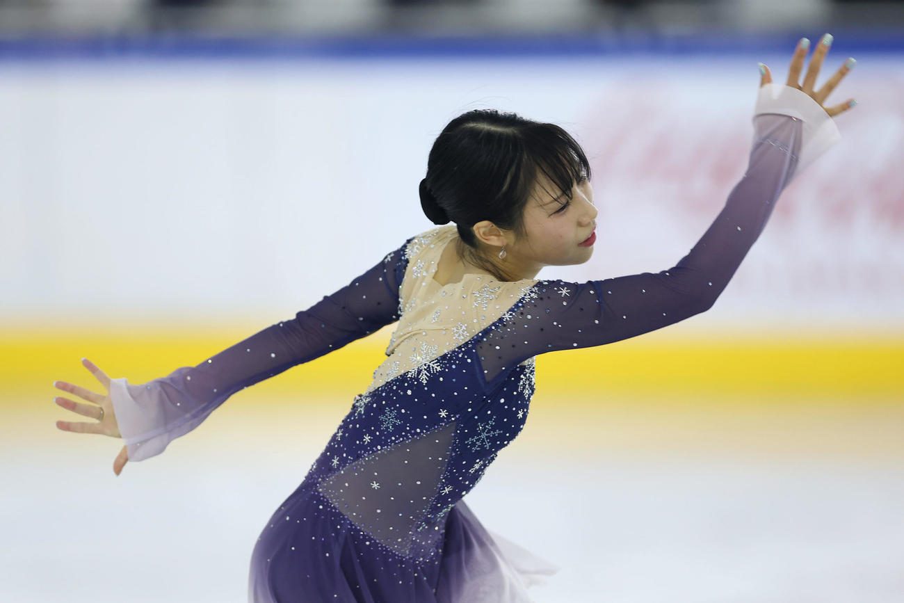 女子SPで演技する三原（撮影・前田充）