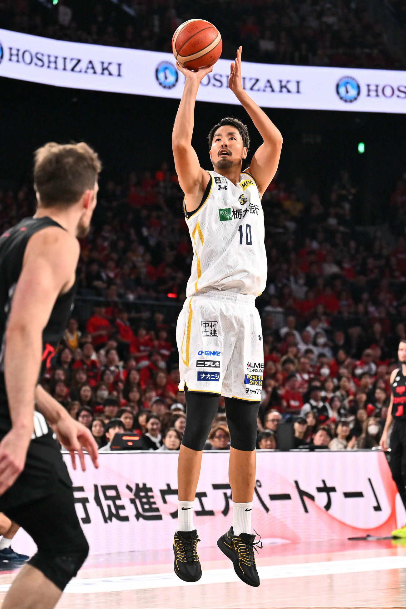 A東京対宇都宮　1Q、シュートを放つ宇都宮竹内（撮影・滝沢徹郎）