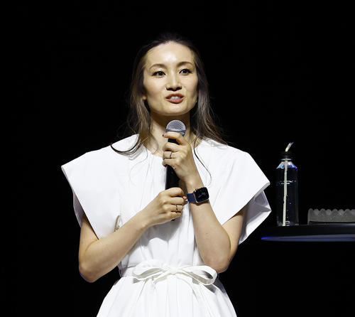 氷艶ずサイコーー」荒川静香さん、NEWSライブへ 手作りの増田貴久