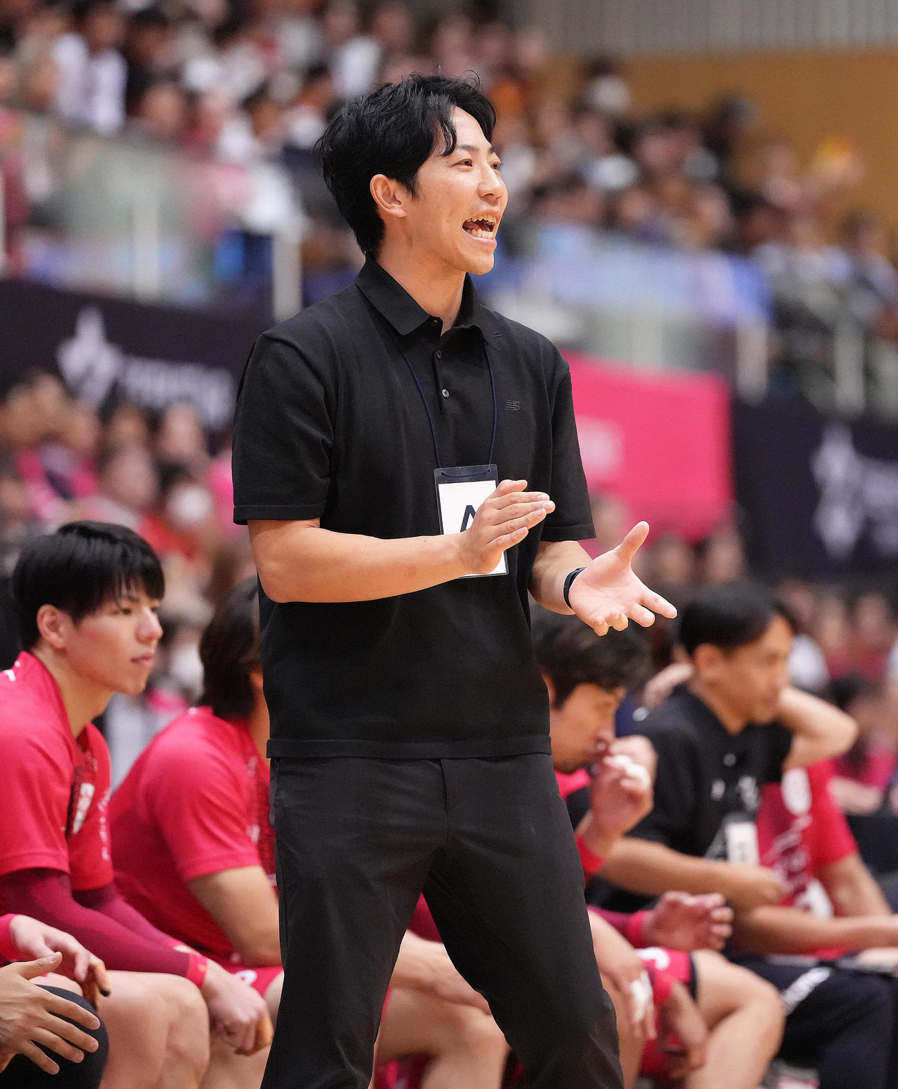ジークスター東京対大崎オーソル埼玉　指示を出すジークスター東京の佐藤監督（撮影・足立雅史）