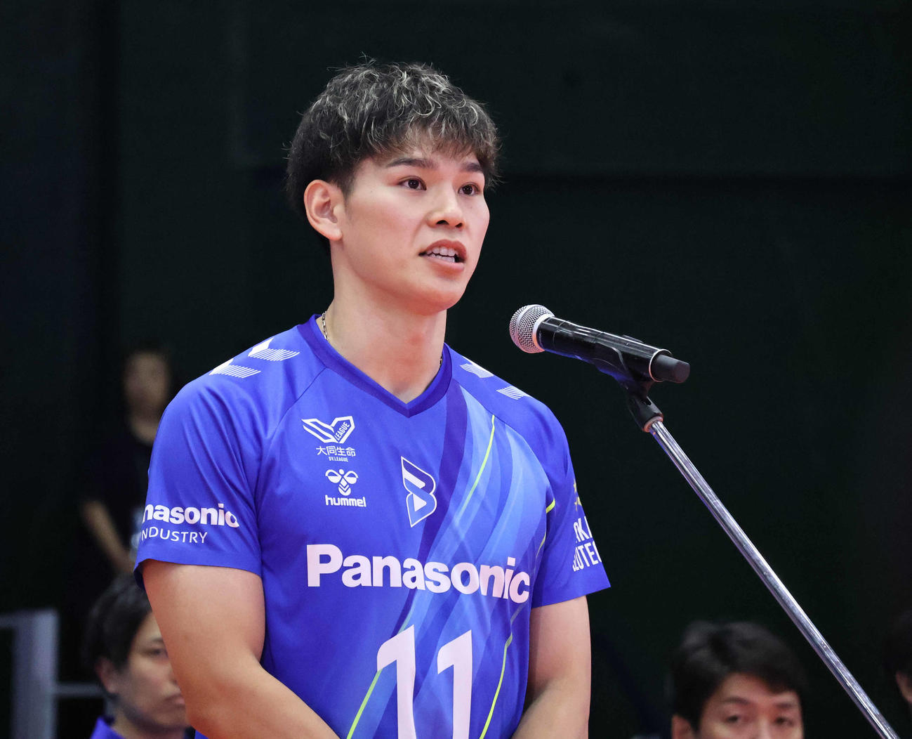 新体制発表会であいさつする西田（撮影・竹本穂乃加）