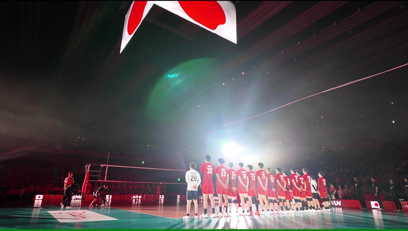 壮行試合で整列する日本代表（C）JVA