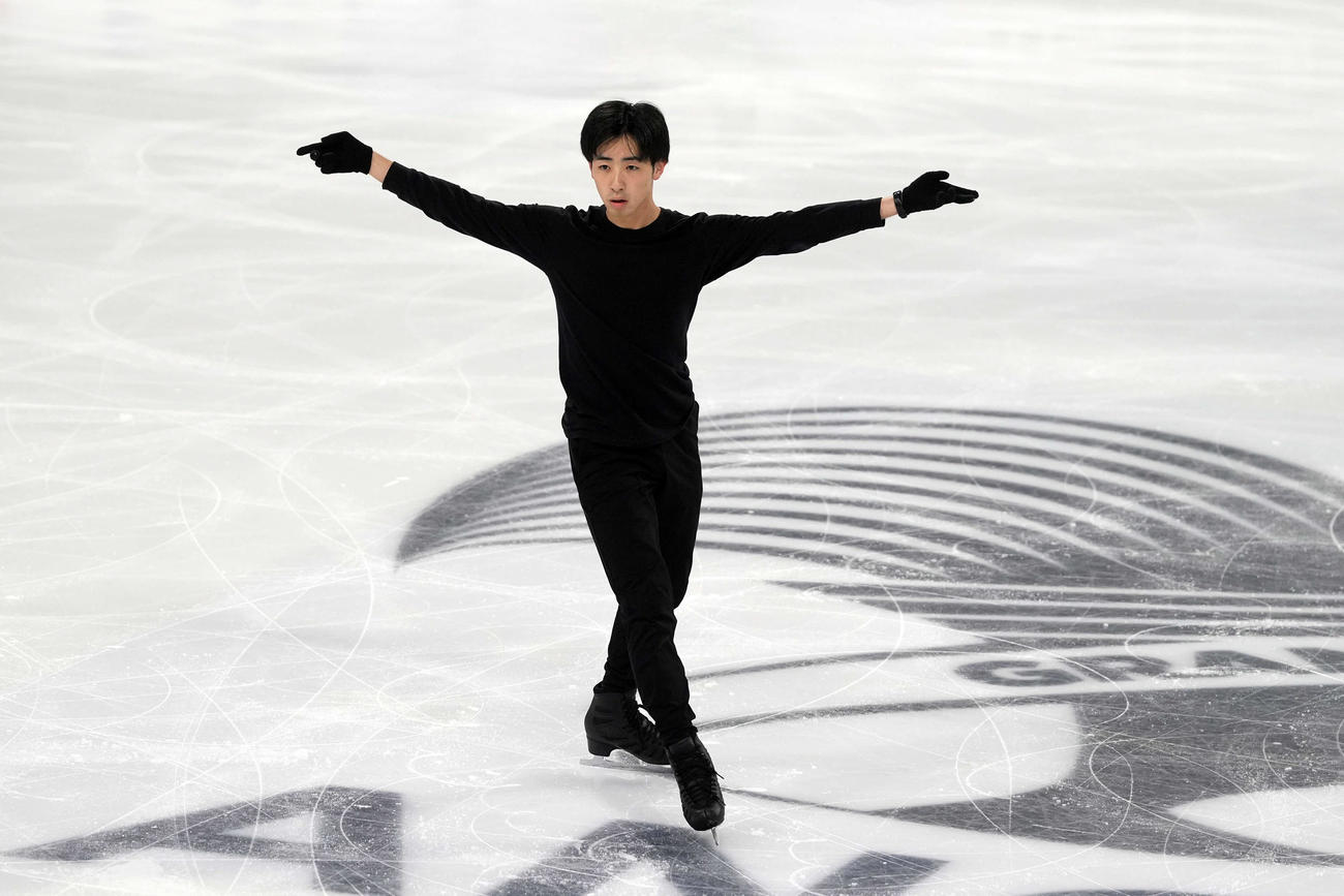フィギュアスケートのグランプリシリーズ第1戦フランス大会を前に公式練習をする壷井（撮影・パオロ　ヌッチ）