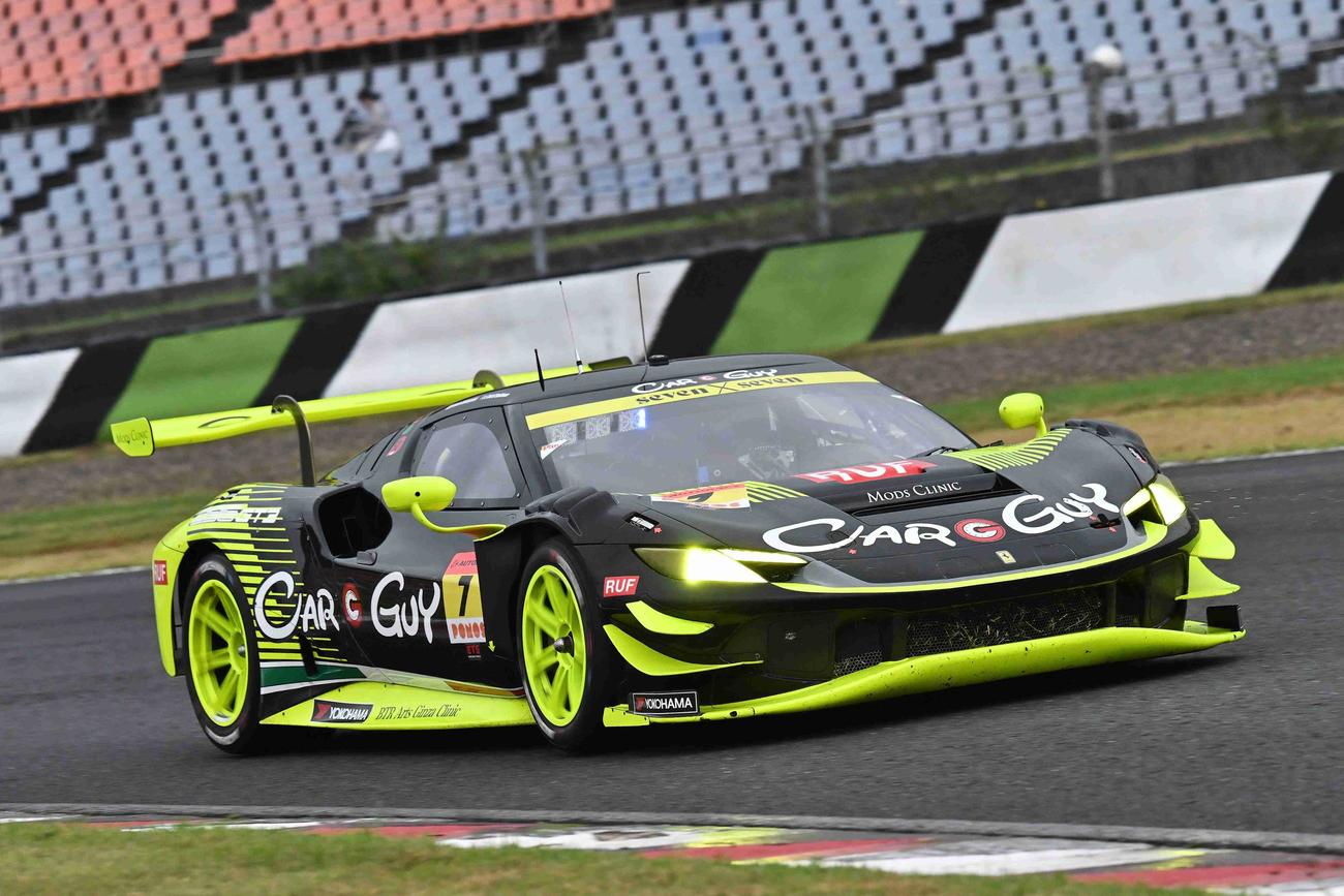 GT300クラスでポールポジションを獲得した7号車（GTA提供）