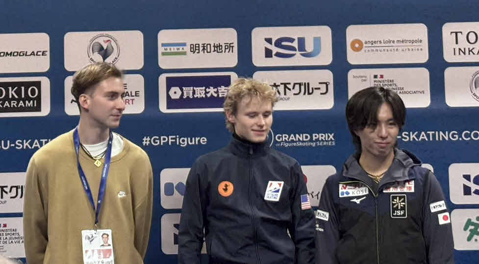 会見に出席した3人。左から、ニカ・エガゼ、イリア・マリニン、三浦佳生（撮影・松本愛香）