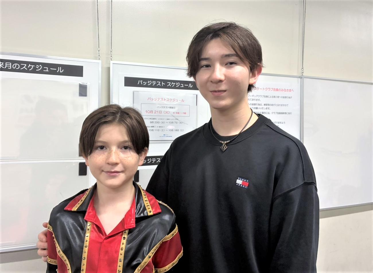 フィギュアスケート全日本ノービス選手権Bに初出場した中田序珠亜（左）と応援に訪れた兄璃士（撮影・藤塚大輔）