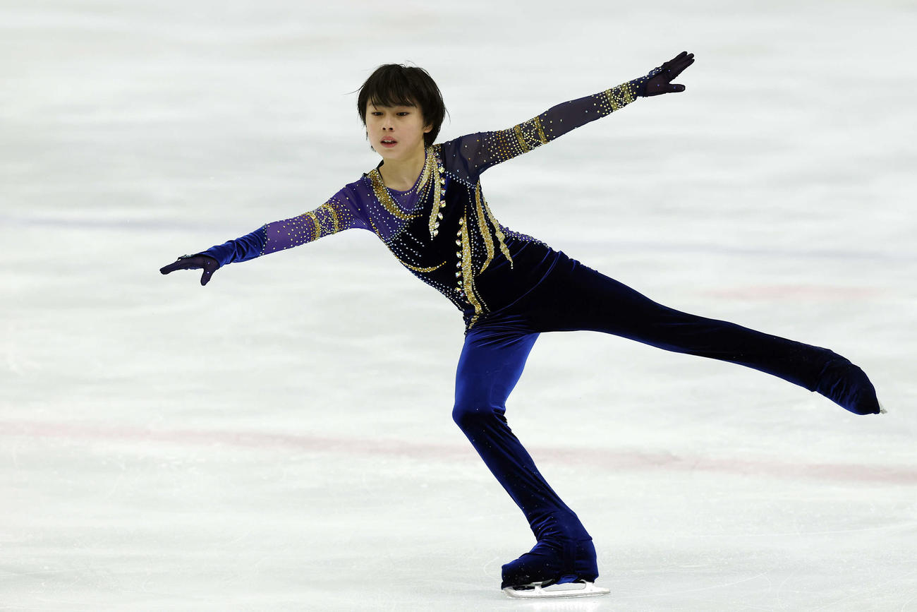 全日本ノービス選手権ノービスA男子で華麗な演技を披露する佐久間陸（撮影・宮地輝）
