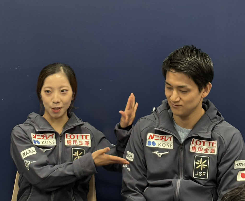 一夜明け取材に応じる三浦璃来（左）と木原龍一（撮影・松本愛香通信員）