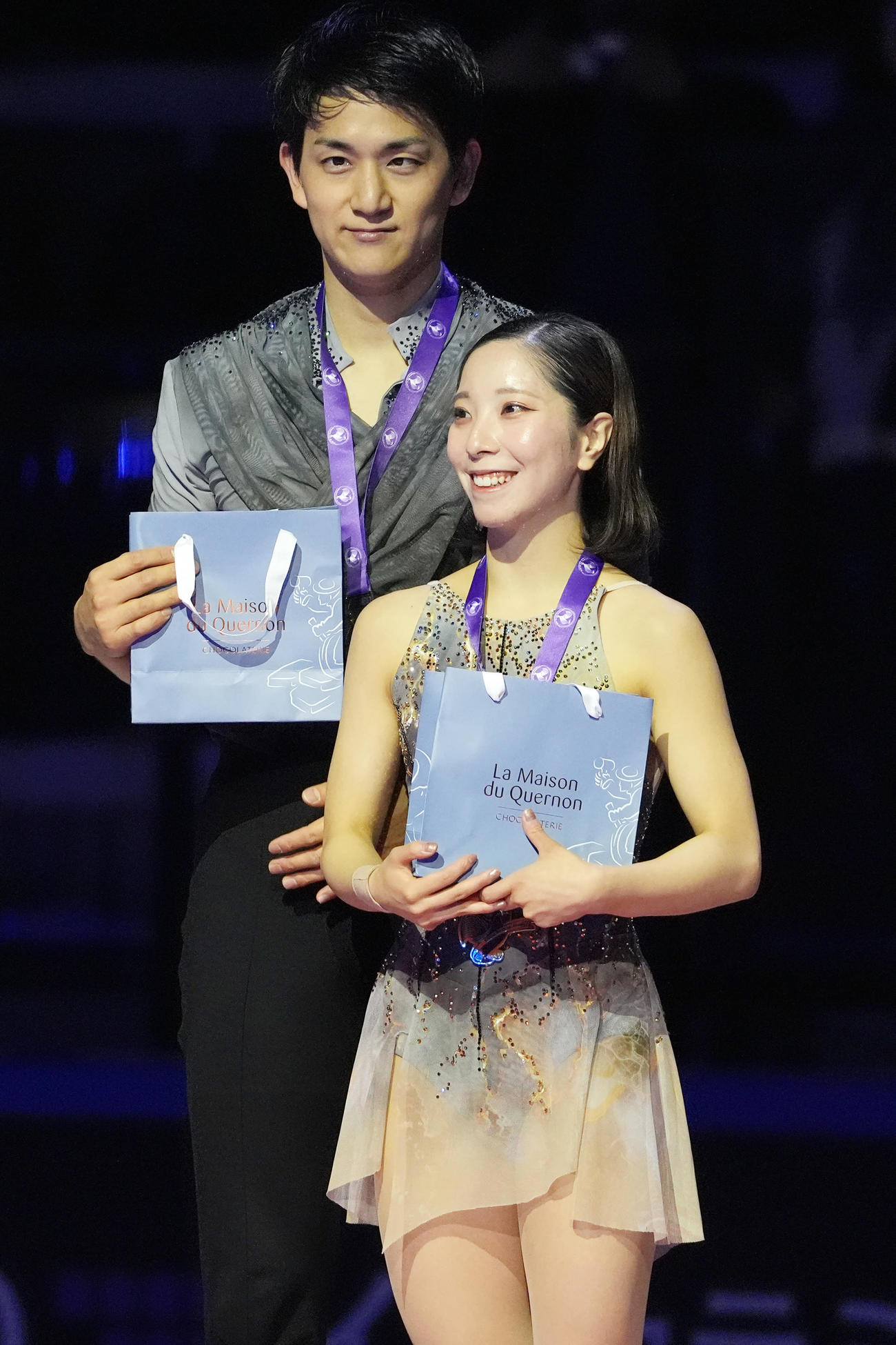 ペアで優勝し表彰台に立つ三浦（右）、木原組（撮影・パオロ　ヌッチ）