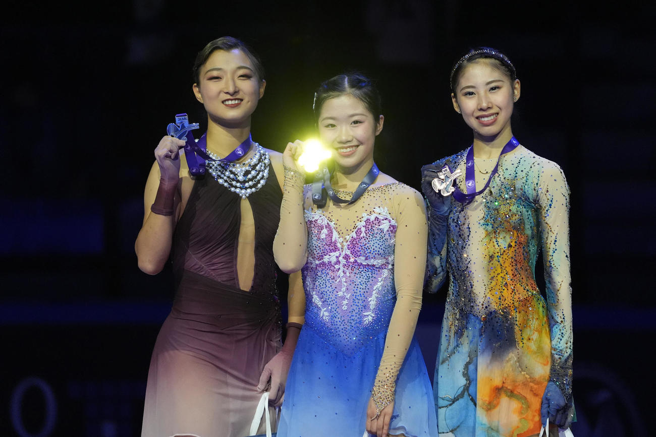 左から坂本花織、中井亜美、住吉りをん（2025年10月18日撮影）