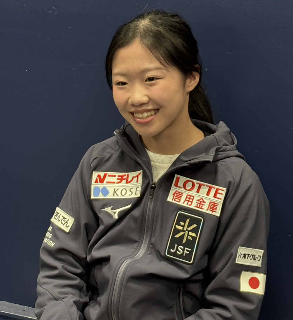 笑顔で一夜明け取材に応じる中井亜美