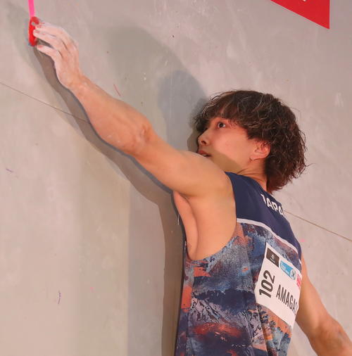 世界初の国別対抗戦IFSCクライミンググランドファイナルズ福岡2025のボルダーで初代王者に輝いた日本の天笠颯太（撮影・木下淳）
