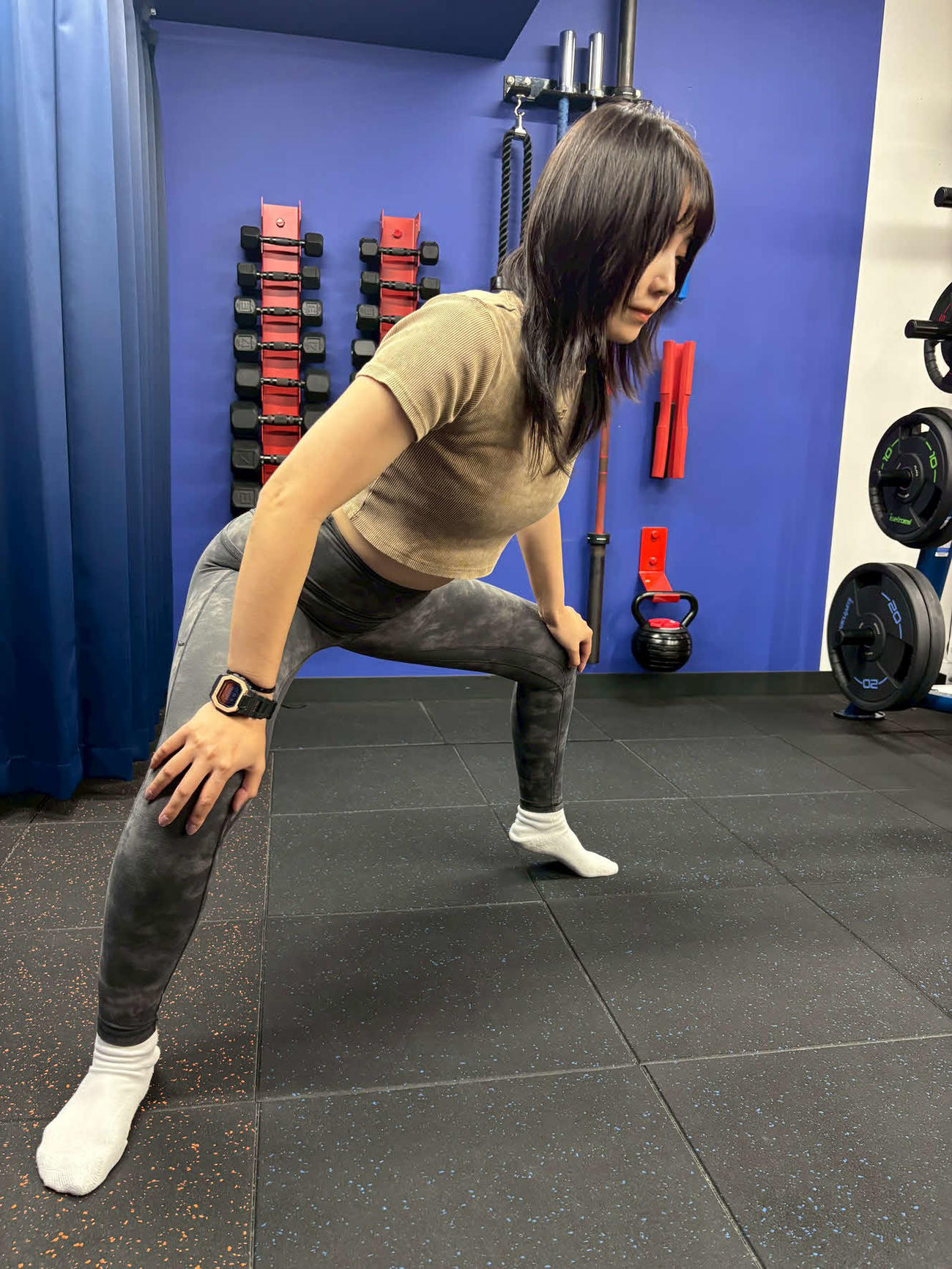 お尻をうしろに引きすぎたり、腰がそってしまうのはNG