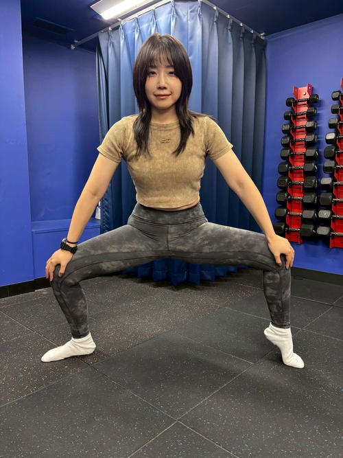 左右交互にかかとをあげる